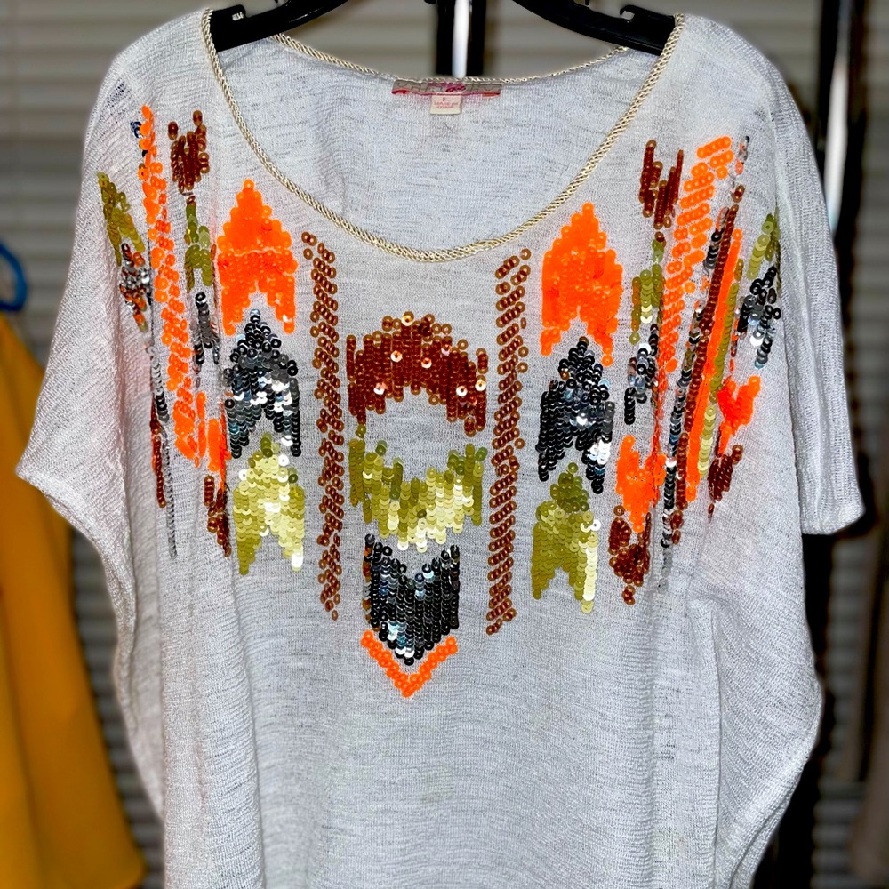 Sweater light. Shirt sleeve Aztec design GB girls